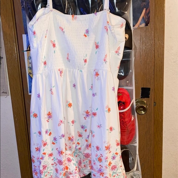 Dress - Picture 3 of 4